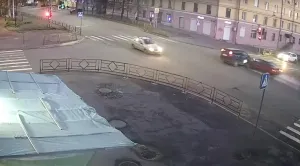 В Петрозаводске автомобиль задымился после ДТП на перекрёстке