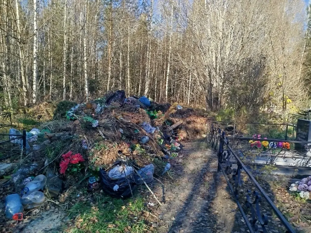 Жители Петрозаводска жалуются на состояние кладбищ и дорог к ним