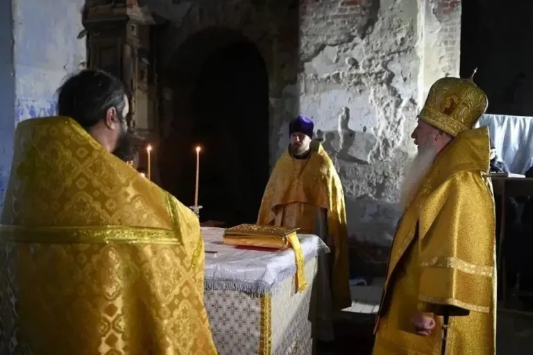 В возрожденном храме в Вехручье прошло праздничное богослужение