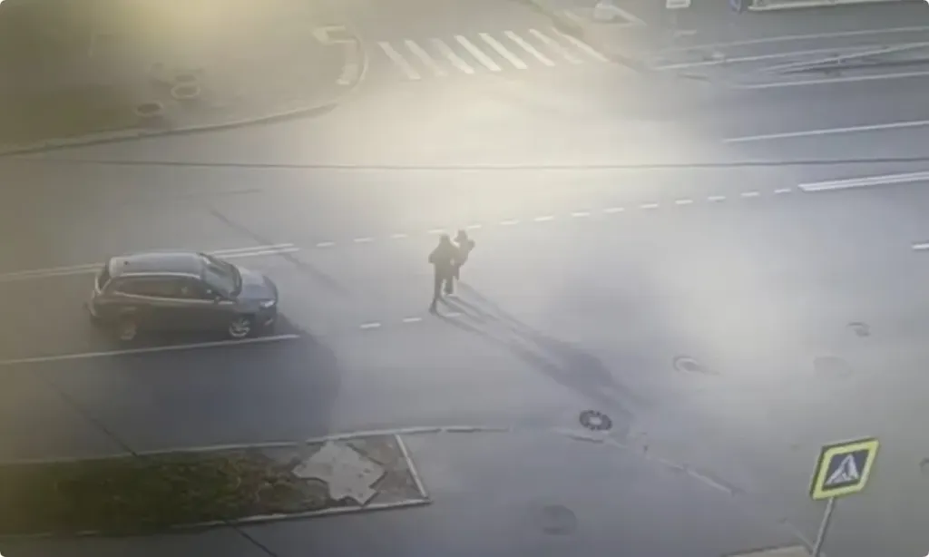В Петрозаводске двух девочек дважды чуть не сбили на дороге