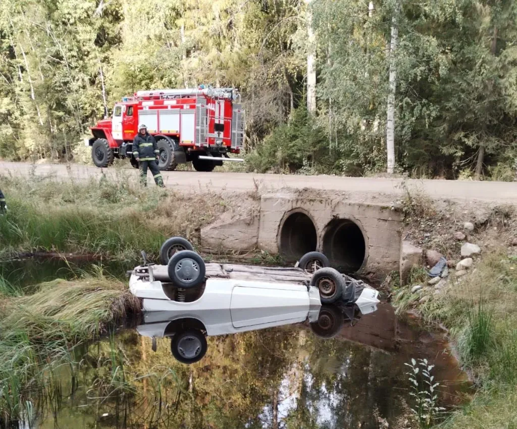 На выезде из Сегежи опрокинулся автомобиль Mitsubishi